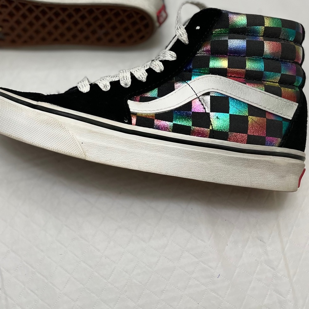 Van’s Off the Wall Hi Top Sneakers. Size 5.5 Black Suede upper & padded sides.